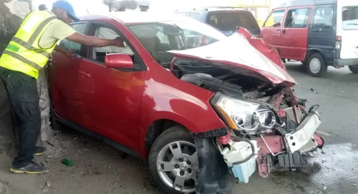 Two Die, Three Injured In Lagos-Ibadan Expressway Auto Crash