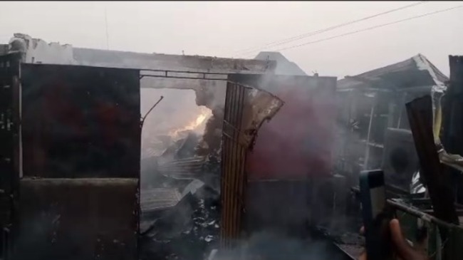 Two youths set shops ablaze in Delta