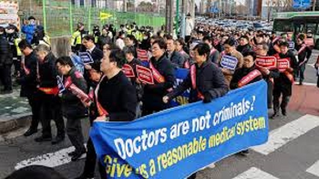 striking doctors,