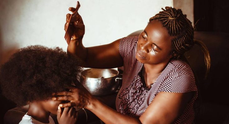 6 natural ways to remove dandruff from your hair