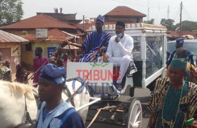 PHOTOS: 42nd Olubadan of Ibadanland, His Imperial Majesty, Oba Dr. Mohood Lekan Balogun, Alli Okunmade II remains being conveyed for final burial according to Islamic rites at his Aliwo family compound by 4pm today