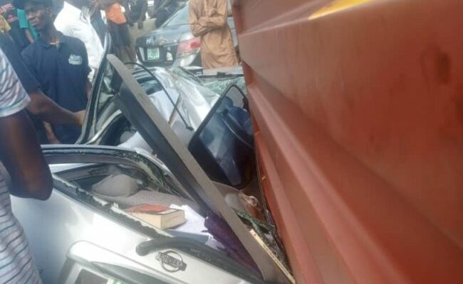 Fully loaded 40ft container crushes car, kills woman in Lagos