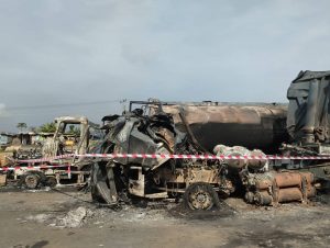 UPDATED: Many feared dead, 10 cars burnt in Rivers petrol tanker fire