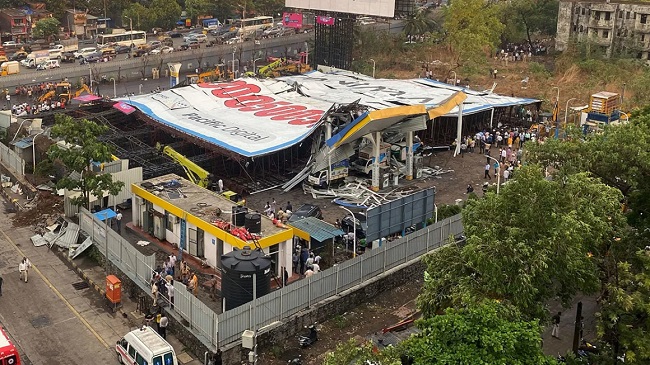 India billboard collapse