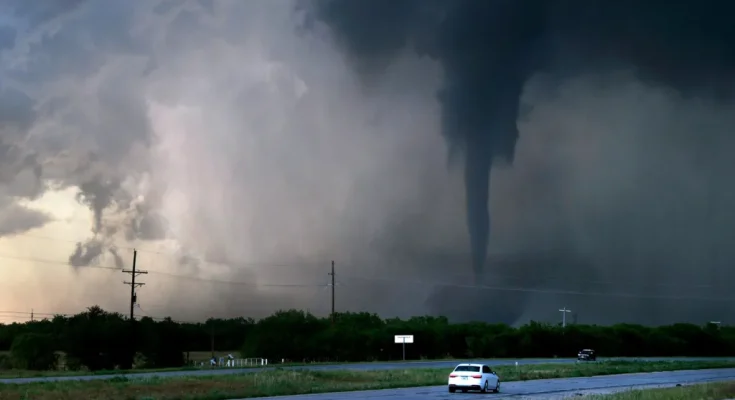 At least seven killed by tornadoes in central US