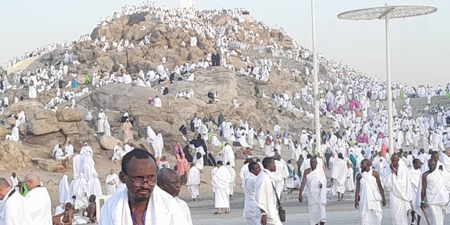 Nige,rian pilgrims climb Mount Arafat