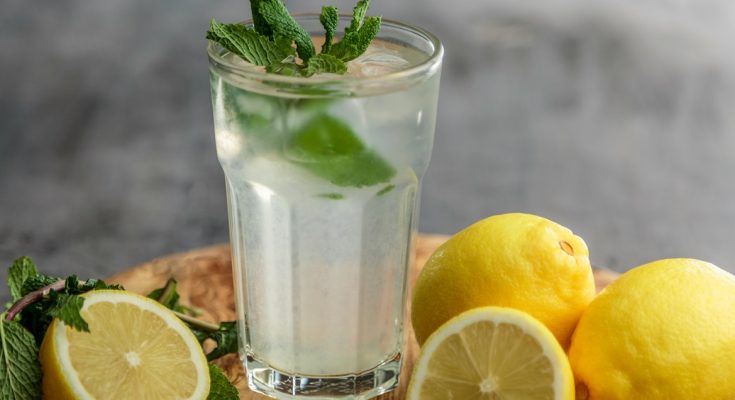 6 reasons drinking lemon water is good for you