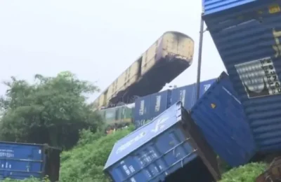 Eight dead, 25 injured in India train crash