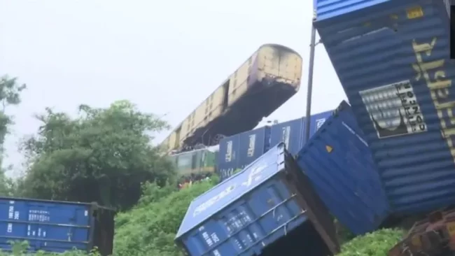 Eight dead, 25 injured in India train crash
