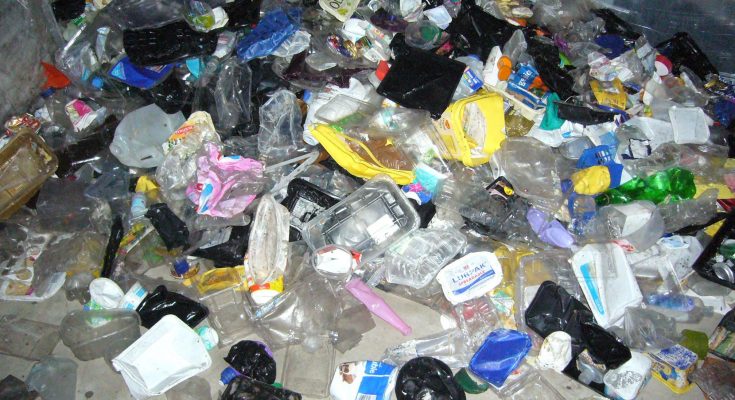FG Bans Single-Use Plastics In MDAs To Tackle Climate Change Threat FG Bans Single-Use Plastics In MDAs To Tackle Climate Change Threat -