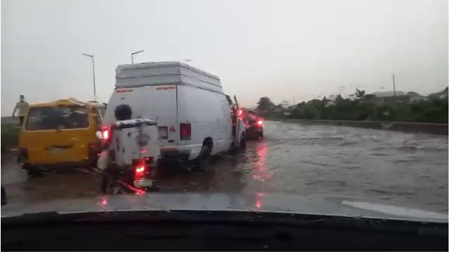 VIDEO: Flood takes over long bridge on Lagos- Ibadan expressway