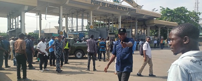 maritime workers shut seaports,