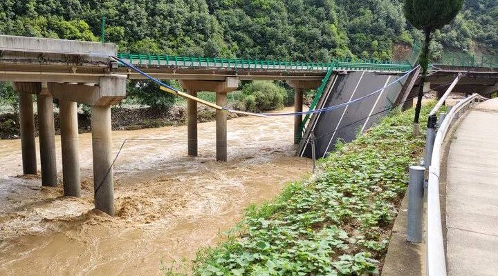 11 dead, dozens missing in China bridge collapse