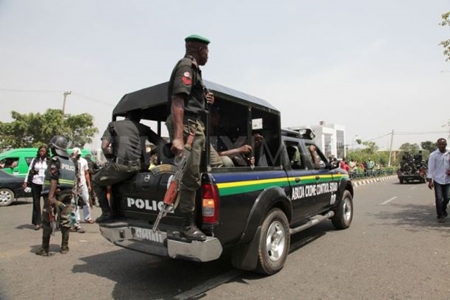 Akwa Ibom Police Nab Three Suspected Armed Robbers, Recover Weapons