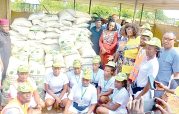 Corps members receive bags of rice, cow, cash gifts in C’River