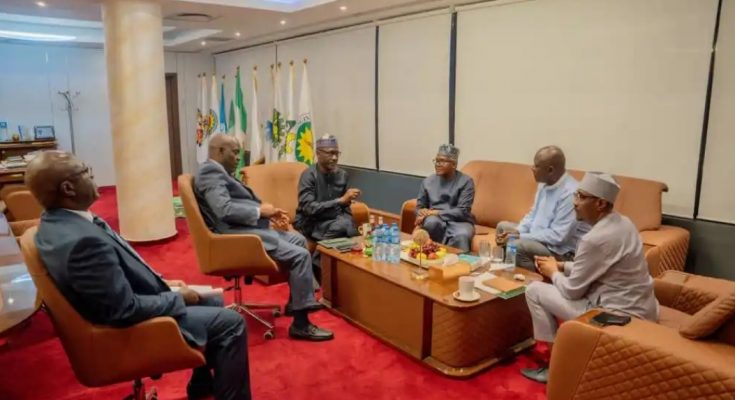 FG Moves To Reunite Dangote With Regulators Over Refinery Controversy