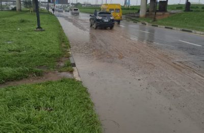 Lagos govt clears flash flood at Iyana Oworo