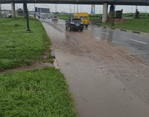 Lagos govt clears flash flood at Iyana Oworo