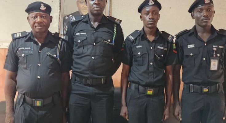 Police Nab Operatives Caught Strangling Suspect In Kaduna Police Nab Operatives Caught Strangling Suspect In Kaduna -