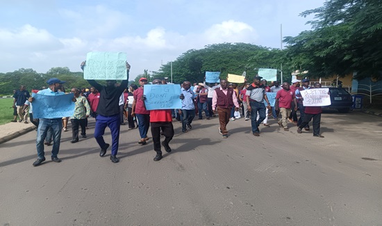 SSANU, NASU protest at FUNAAB over unpaid salaries and allowances