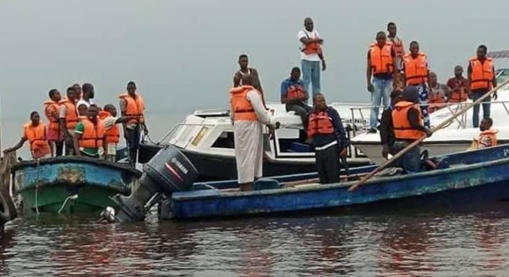 Boat Conveying Vendors Catches Fire, Sinks In Bayelsa River, Killing All Onboard