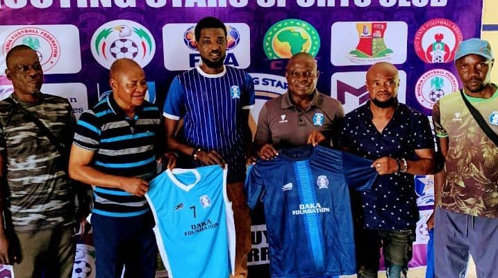 Foundation donates jerseys to 3SC