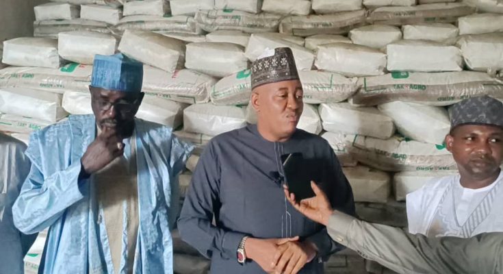 Matawalle donates 15 trailers of fertiliser to APC