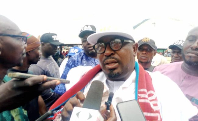 PDP's Abdulrafiu Yakubu, supporters join APC in Kogi