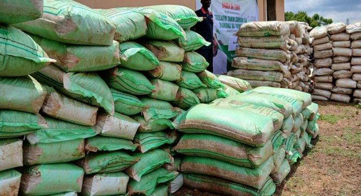 Sokoto South: Tambuwal distributes 4,200 bags of fertilizers to farmers