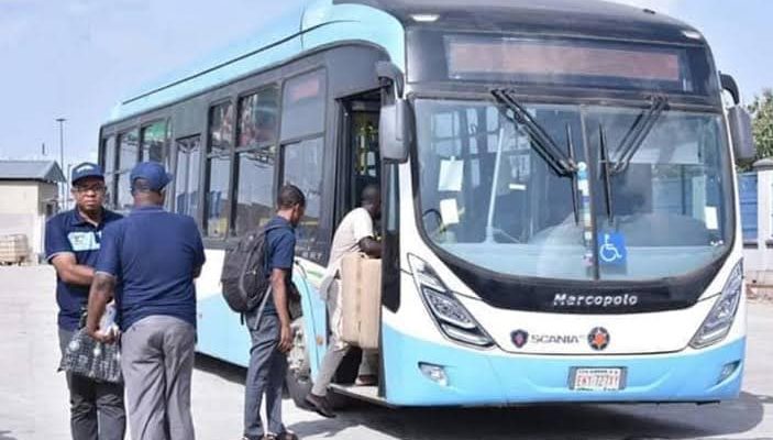 Suspected Thugs Storm Lagos BRT, Rob Passengers In Broad Day Light