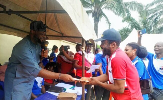 Ebonyi Rep donates fertiliser to teachers