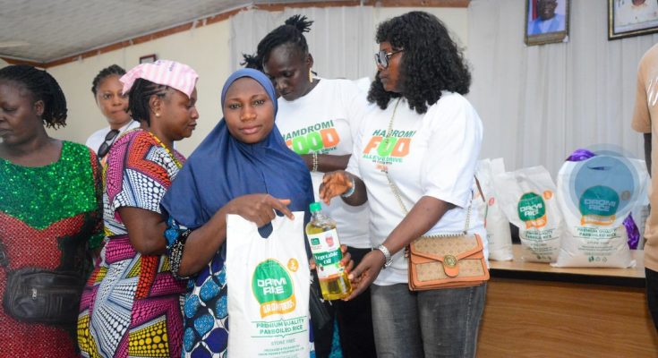 Ondo lawmaker, wife distribute palliatives to rural women