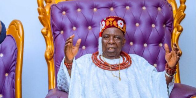 Oyinlola mourns Oba Aromolaran,