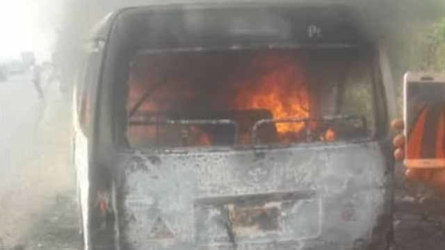 Driver, Passengers Escape Death As Fire Engulfs Commercial Bus In Anambra 