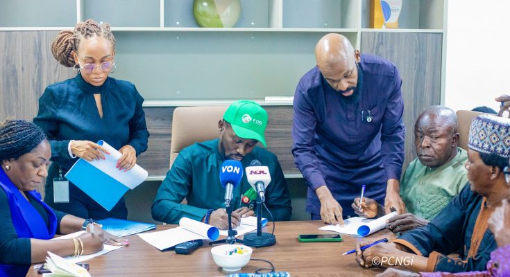 FG, taxi drivers sign deal to convert vehicles to CNG