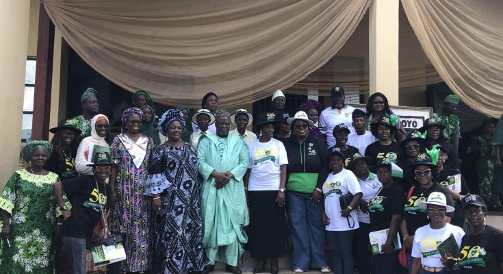 Minister commissions solar electricity donated by alumnae to FGGC, Oyo