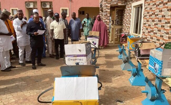 Association distributes grinding machines to 20 farmers in Niger