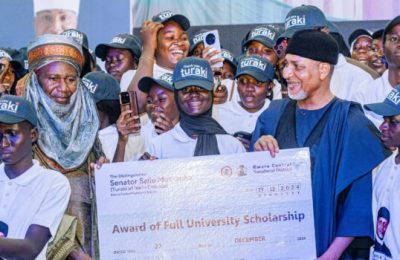 Kwara Central senator unveils 200 university scholarship