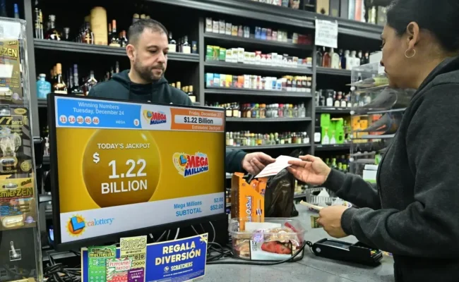 Lucky player wins $1.22bn Mega Millions jackpot