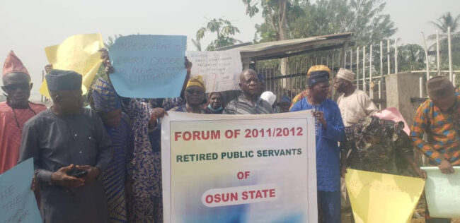 Osun pensioners protest non-implementation of N18,000